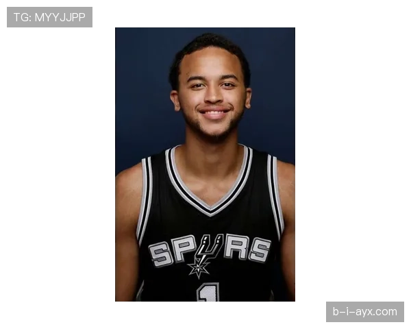 埃琳·安德森训练场上铁人，私底下却爱买买买，一次剁手能打脸半个球迷钱包？