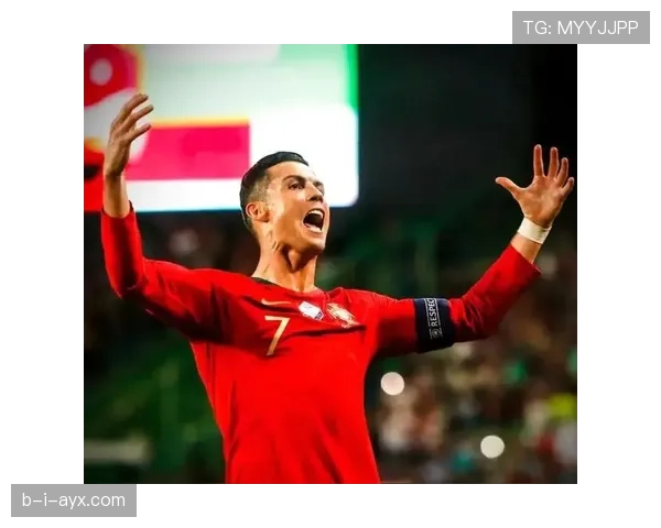 无语，C罗今早又在豪宅阳台喝早茶，旁边就是跑车——我的月薪成了配角