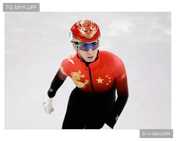 武大靖家里冰箱贴满训练计划，连牛奶盒上都写着配速