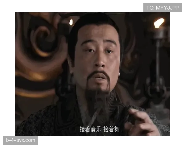 辛德胡这生活简直像是高冷明星，训练时冰山一角，下场后秒变夜店主角？